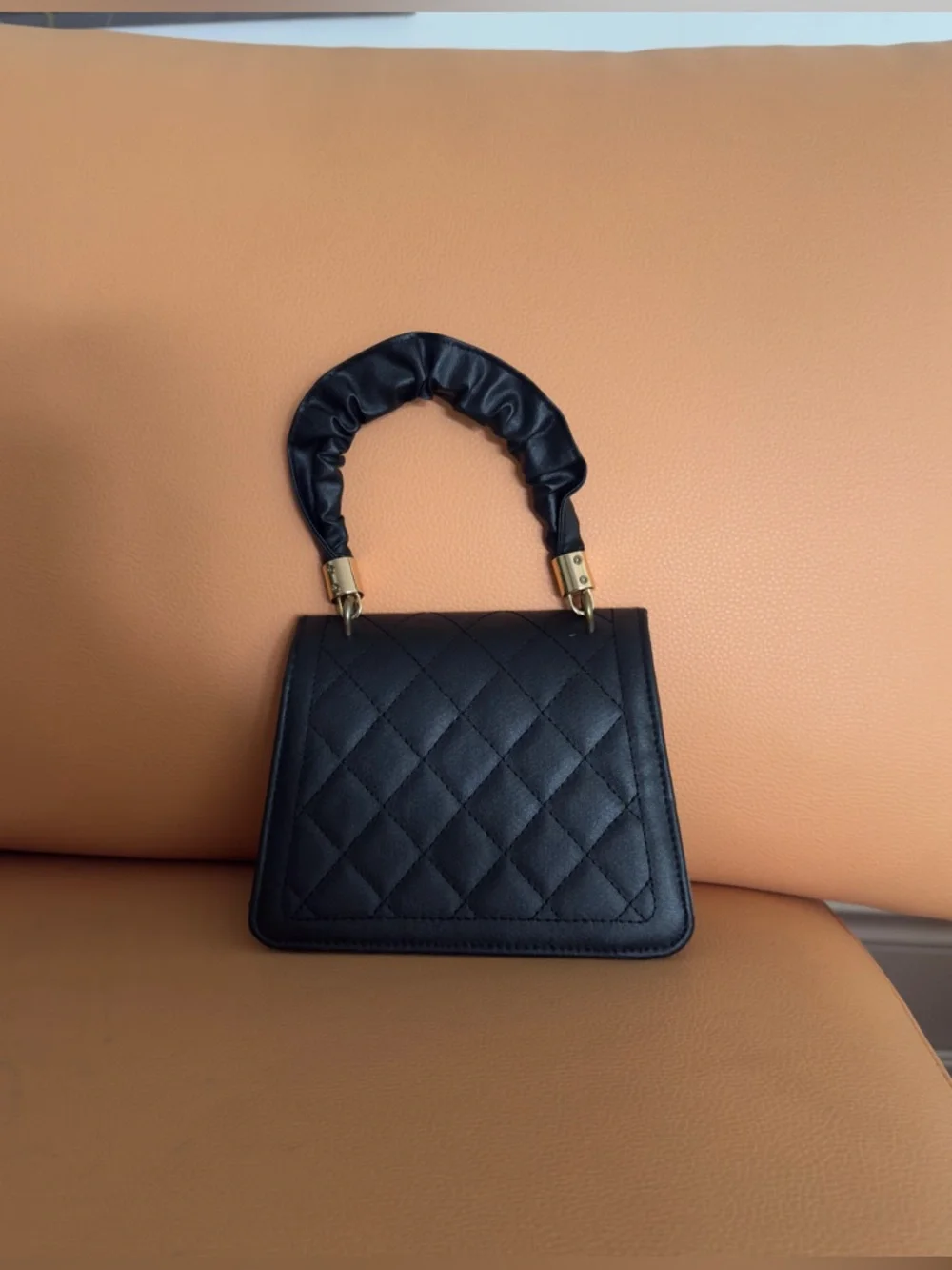 2for$8 Black & White Quilted Top-Handle Women's Bag / Clutch with Gold Hardware - Picture 8 of 9